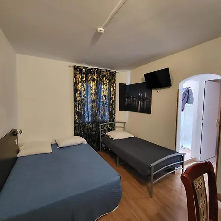 Hotel Les Rosiers-2