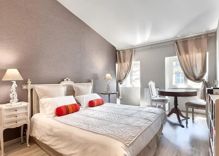 Cour Des Dames Bed & Breakfast La Rochelle 