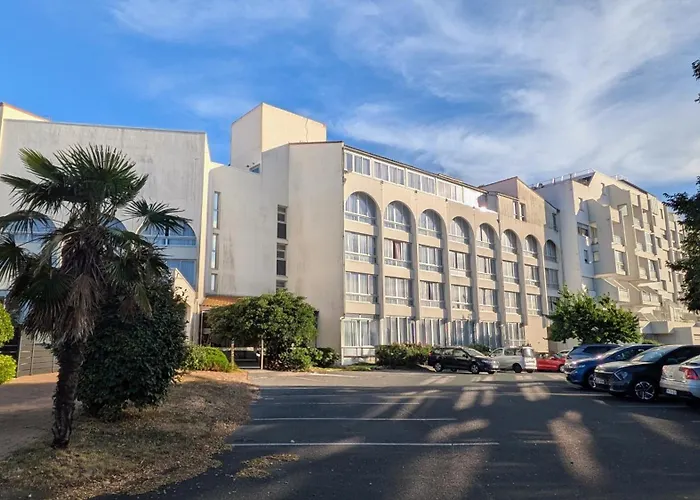 Residence Avec Piscine Face Au Port 200M Plage La Rochelle 